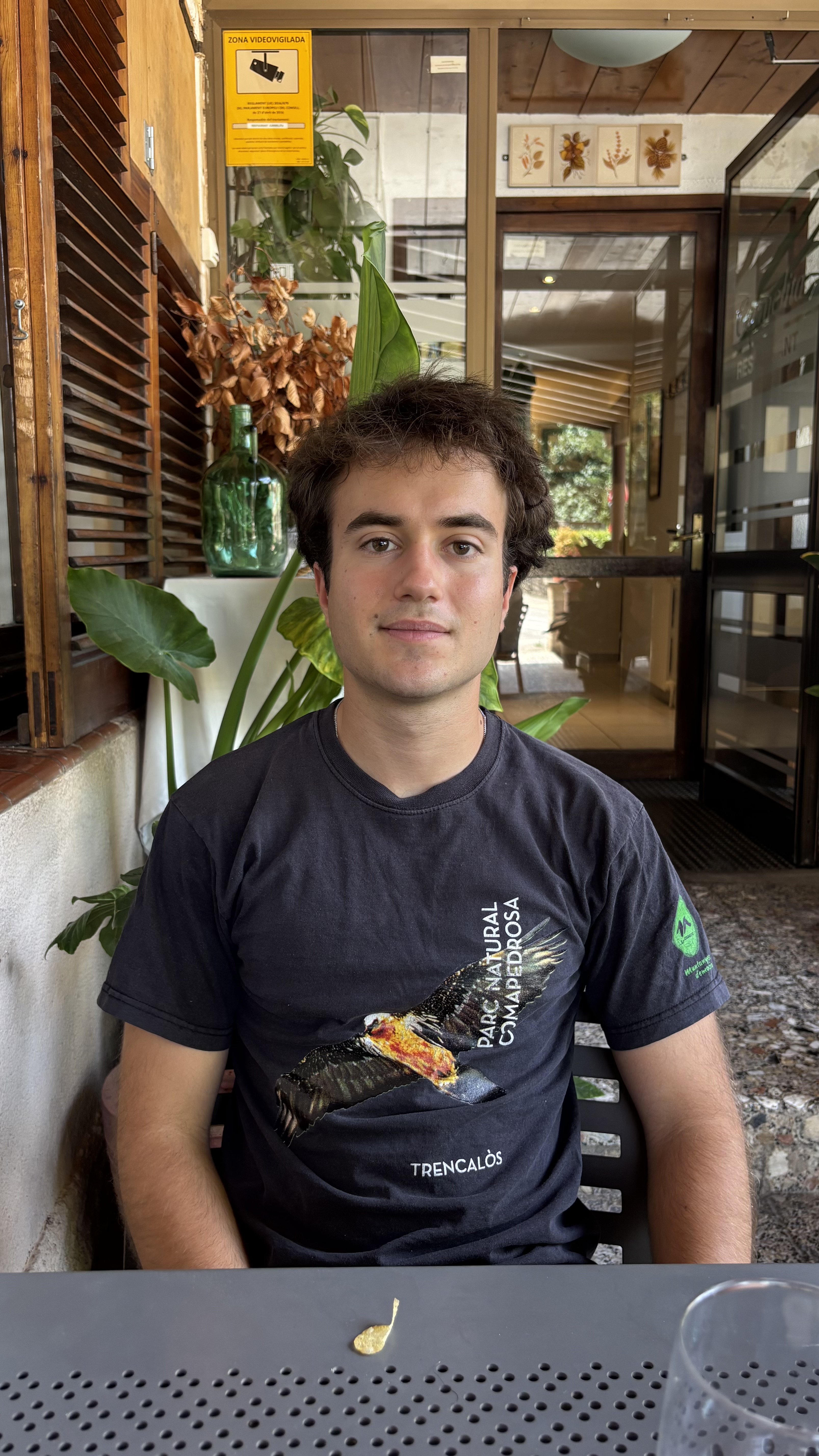 Isaac Triola, gestió d'allotjaments i fotografia a l'Alt Empordà